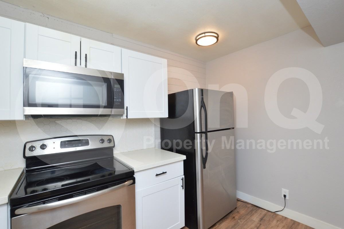 6040 N 21st Ave #5 - Photo 4 of 10