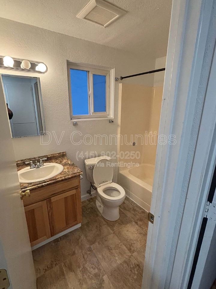 101 N 10th St #15 - Photo 5 of 5