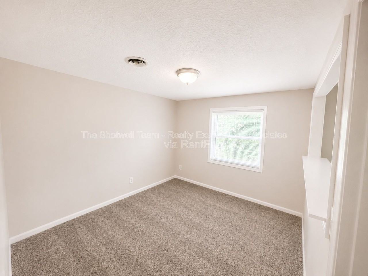 316 Finley Dr - Photo 2 of 7