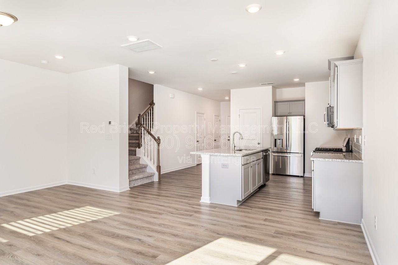 3160 Lilac Grove Dr - Photo 6 of 27