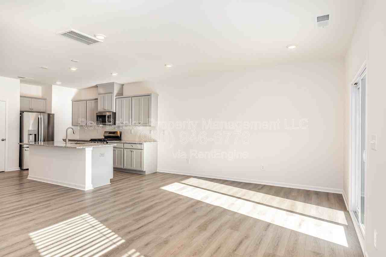 3160 Lilac Grove Dr - Photo 7 of 27