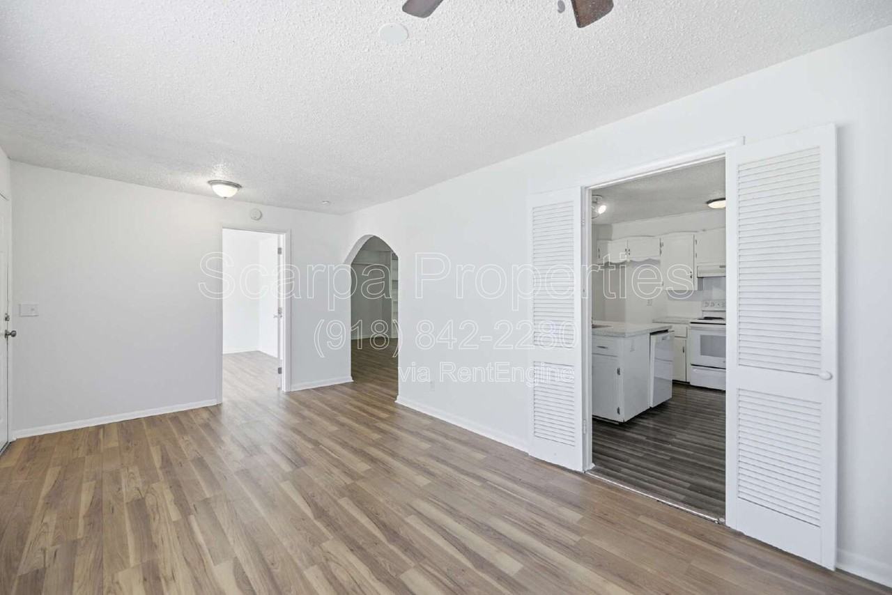 313 E Woodrow Pl - Photo 4 of 28