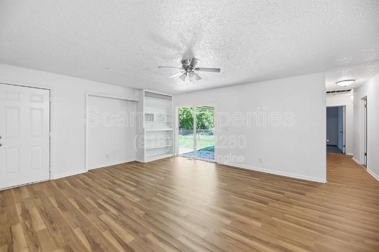 313 E Woodrow Pl - Photo 7 of 28