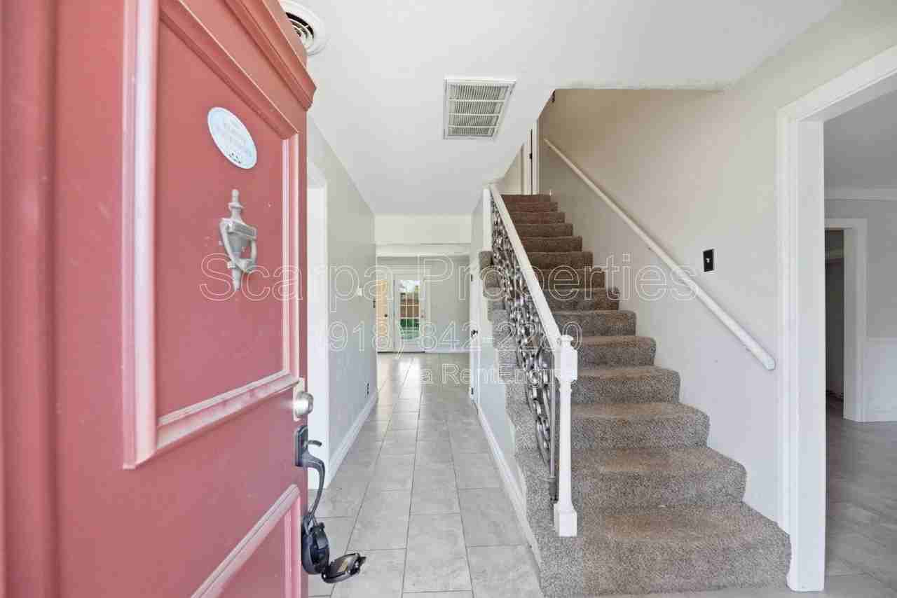 6812 E 55th St - Photo 3 of 28