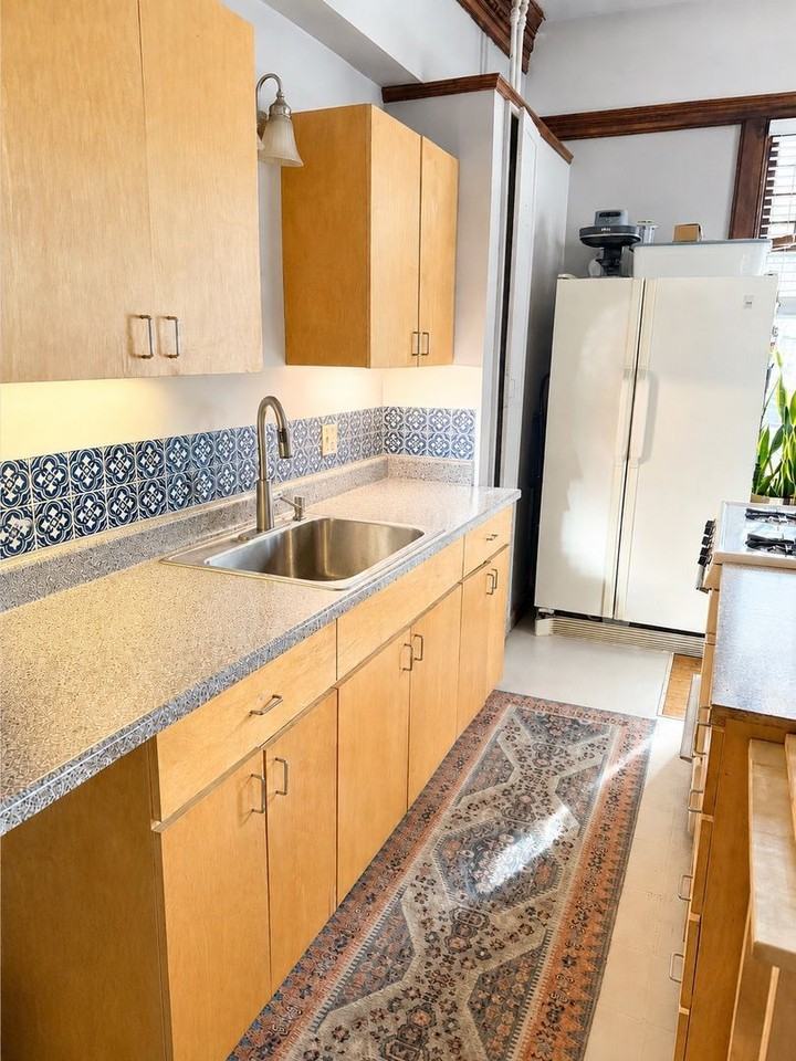 2204 Grand Ave S #1 - Photo 5 of 19