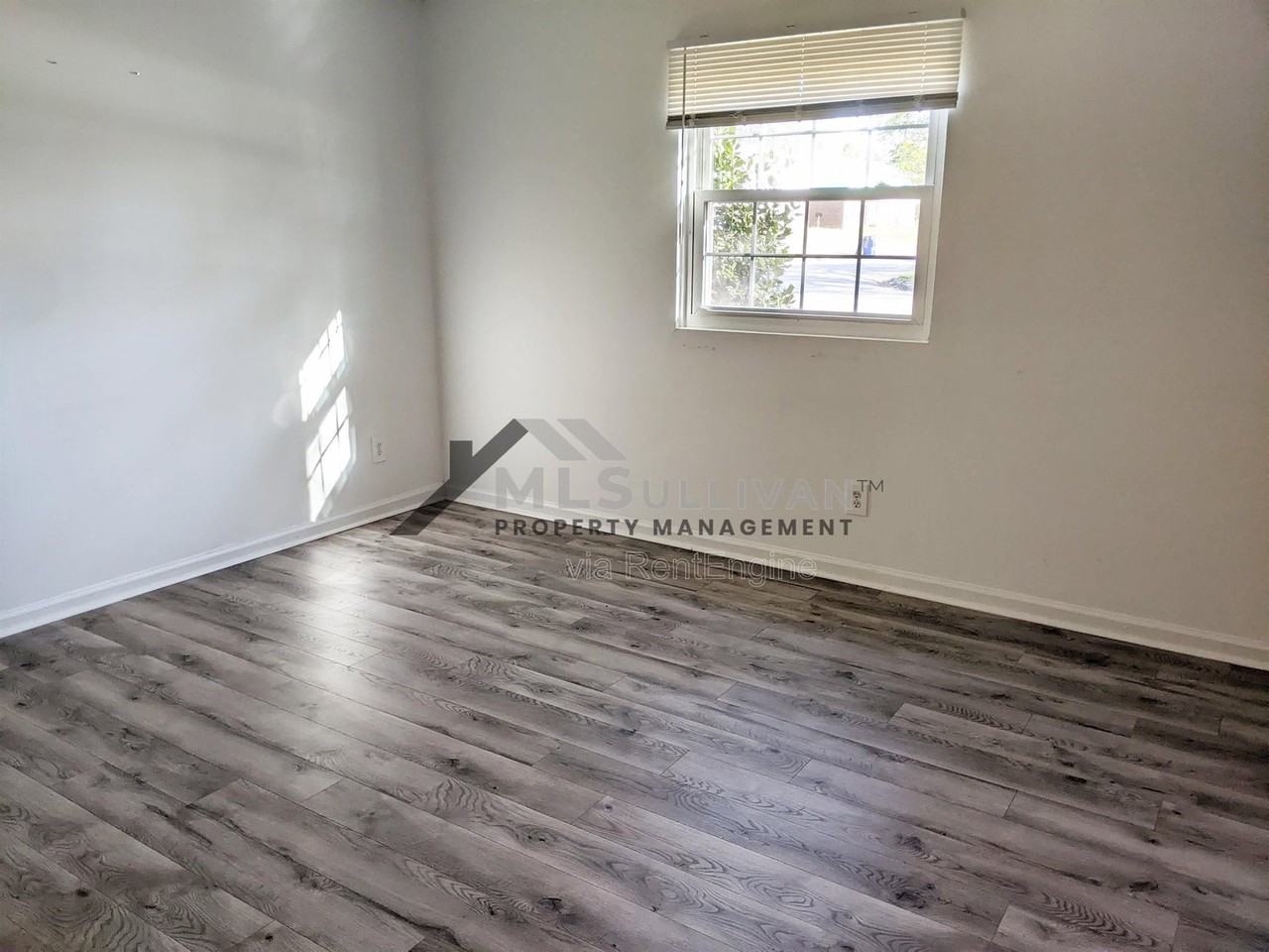 1302 Marne Ave - Photo 5 of 9