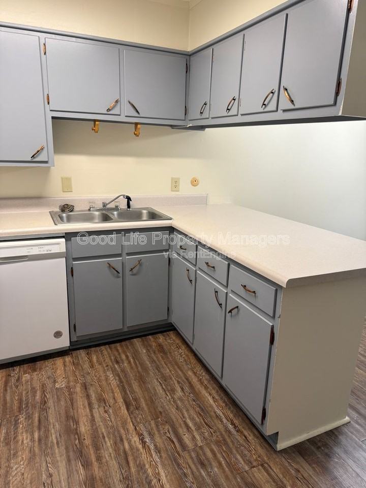 1103 N 15th Ave #104 - Photo 5 of 10