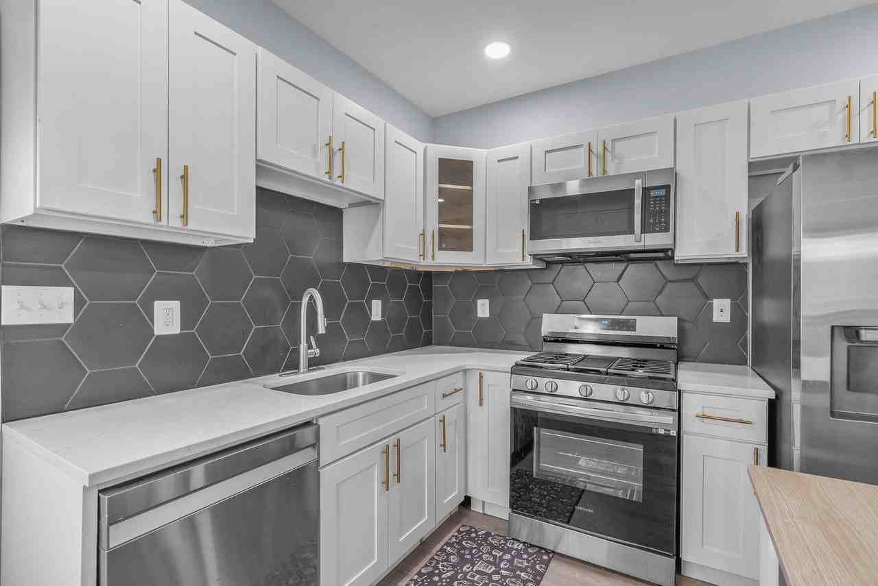 1521 S 19th St - Photo 3 of 33