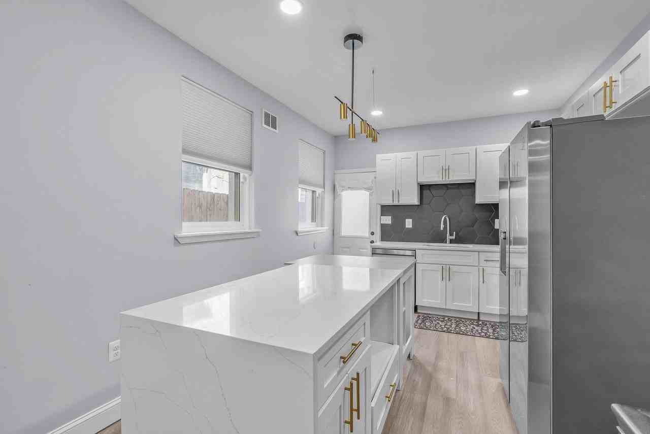 1521 S 19th St - Photo 5 of 33