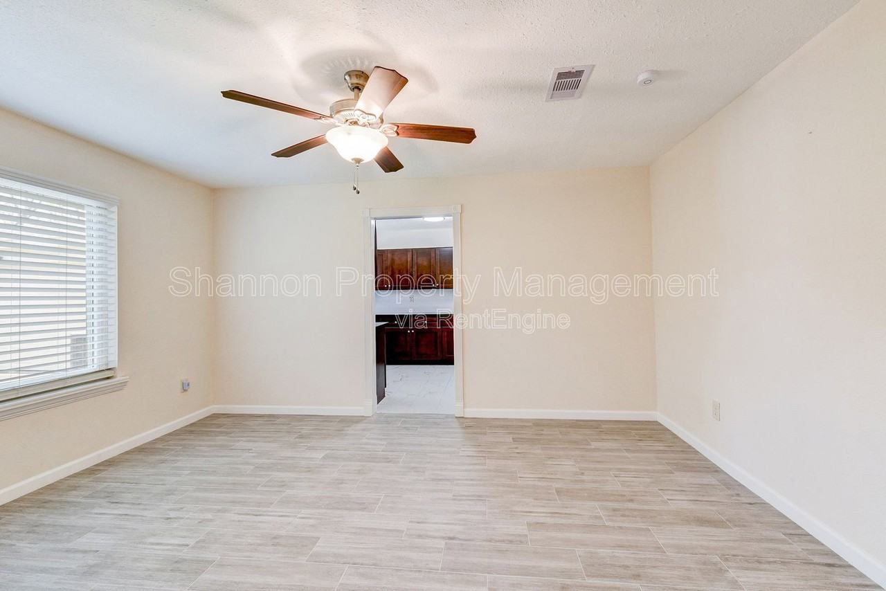 10526 Huntington Way Dr - Photo 4 of 45