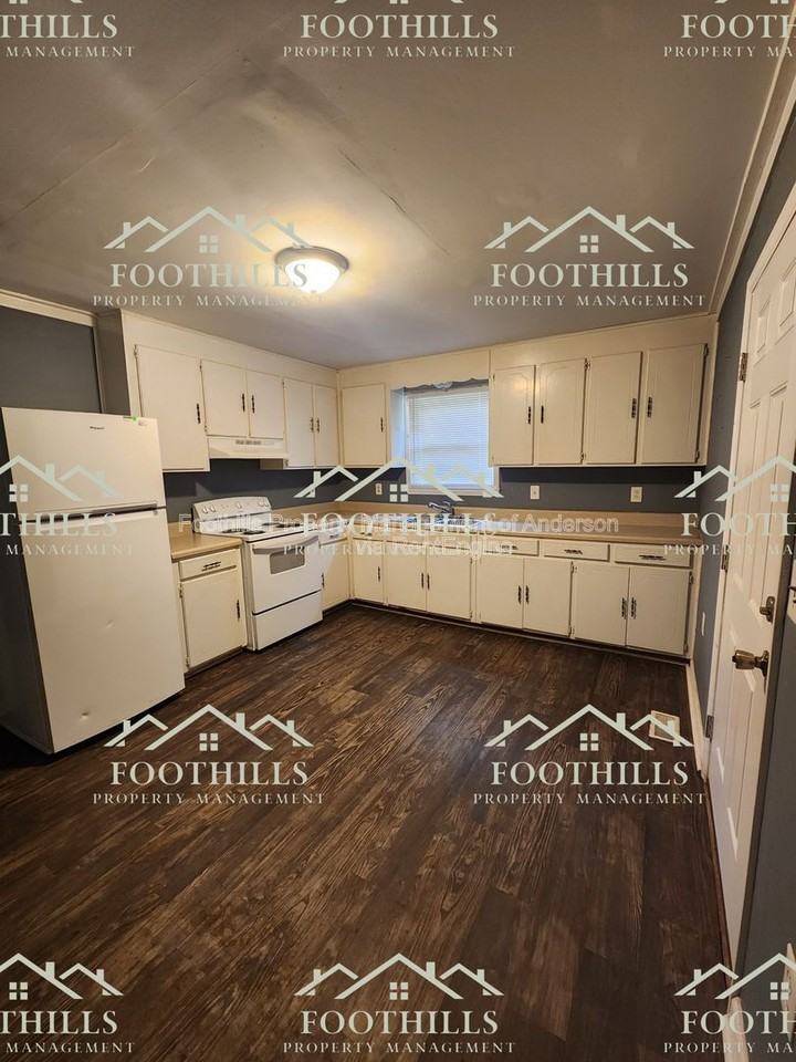 213 Fretwell Dr - Photo 3 of 8