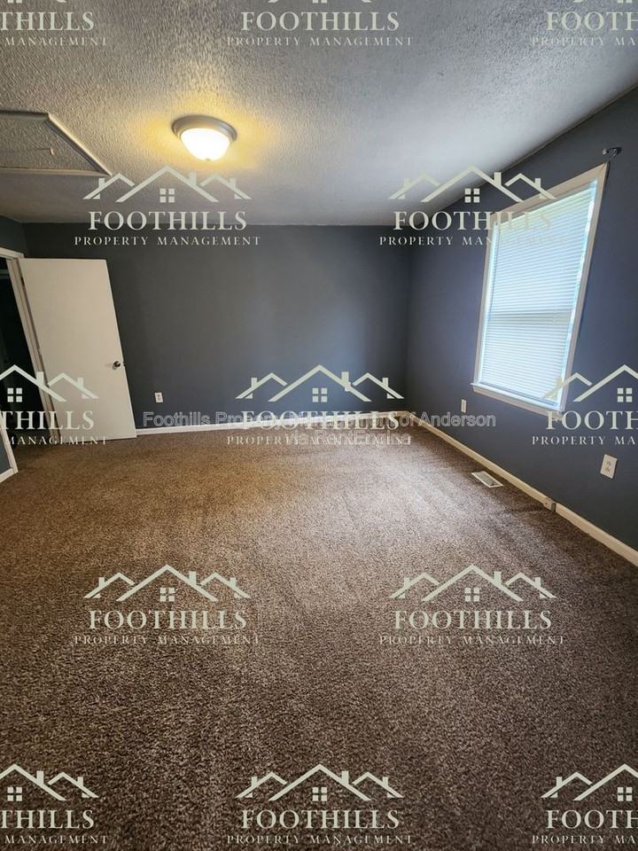 213 Fretwell Dr - Photo 4 of 8