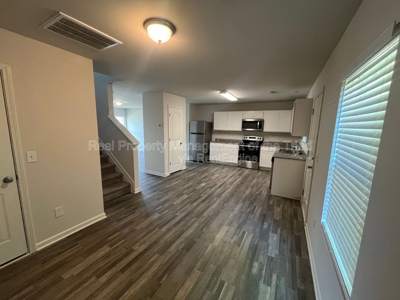 3812 Bellingham Ct - Photo 2 of 18