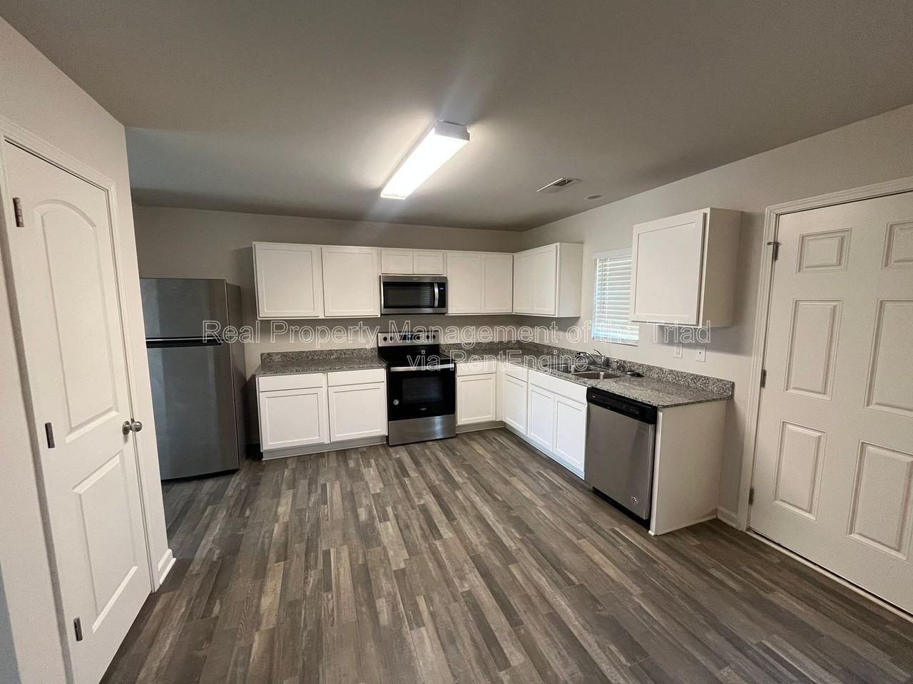 3812 Bellingham Ct - Photo 3 of 18