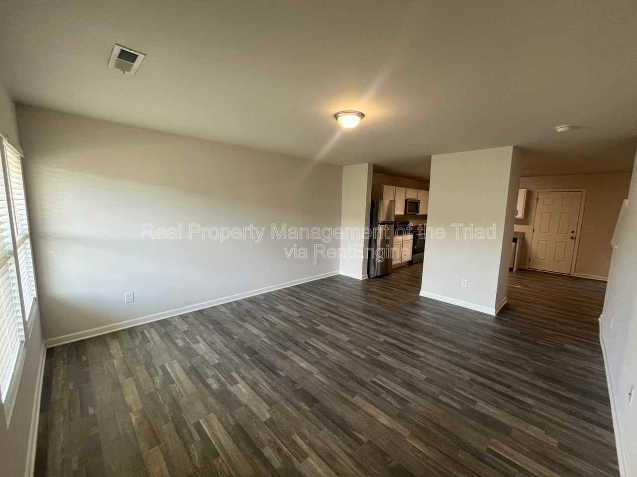 3812 Bellingham Ct - Photo 4 of 18