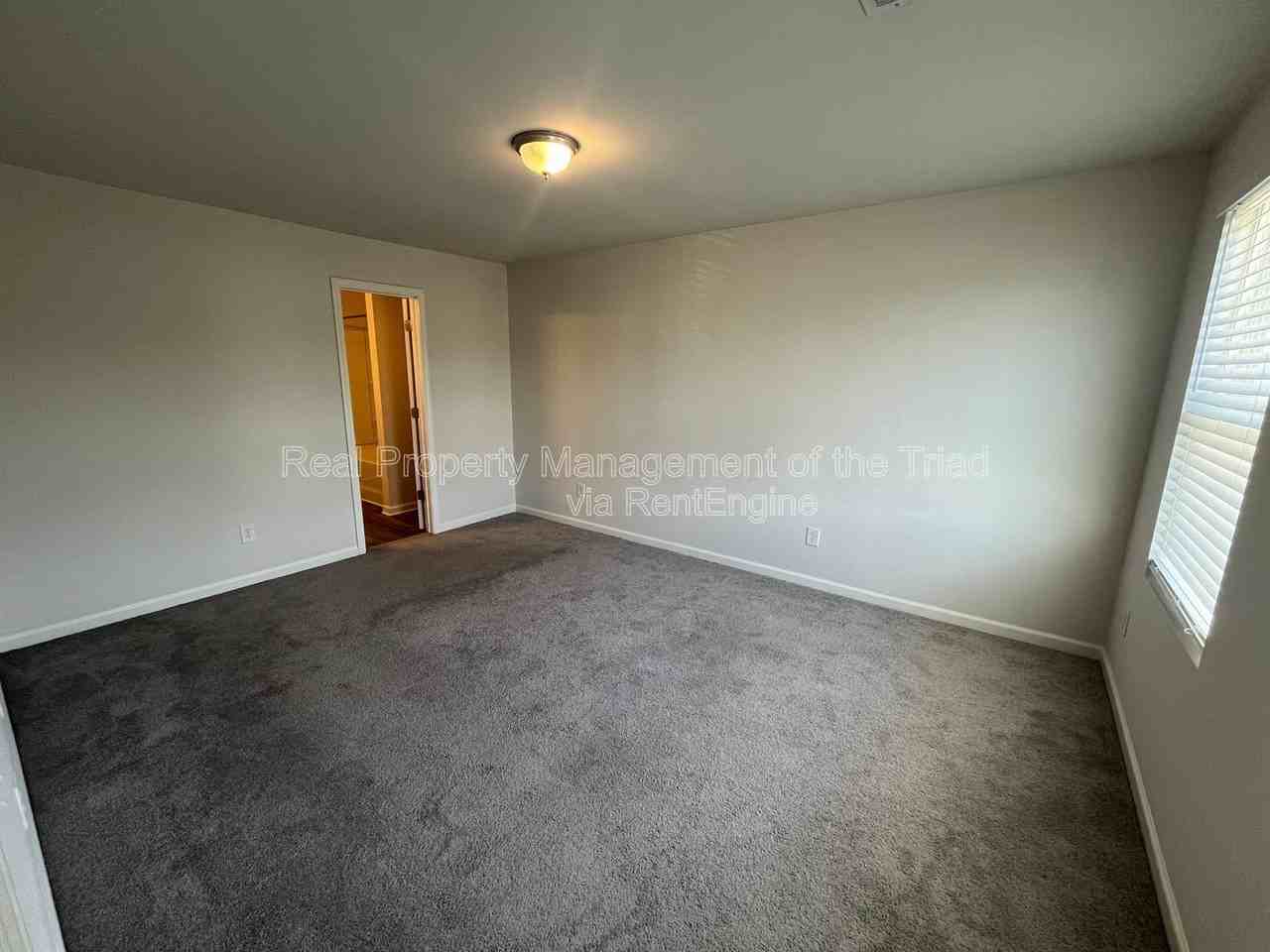 3812 Bellingham Ct - Photo 5 of 18