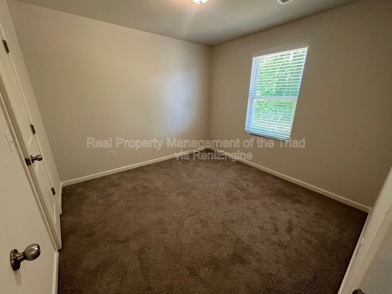 3812 Bellingham Ct - Photo 7 of 18