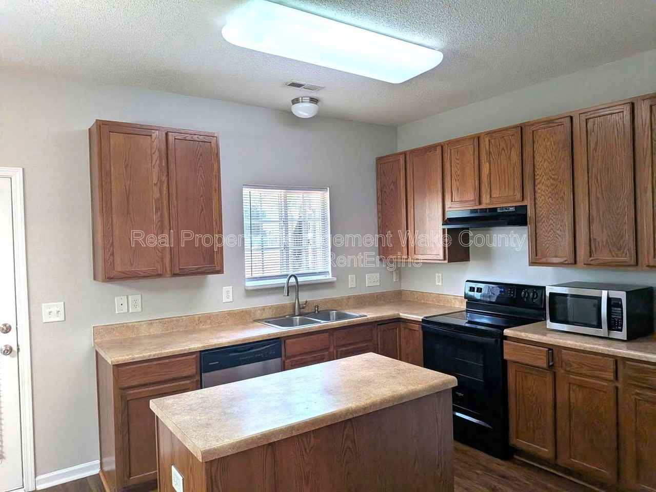 112 Graystar Rd - Photo 3 of 22