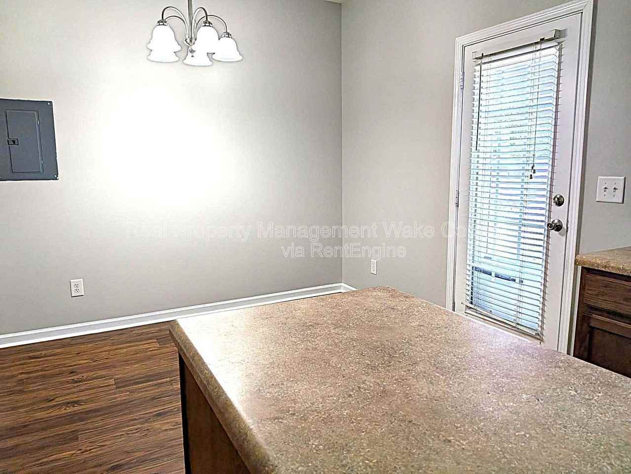 112 Graystar Rd - Photo 6 of 22