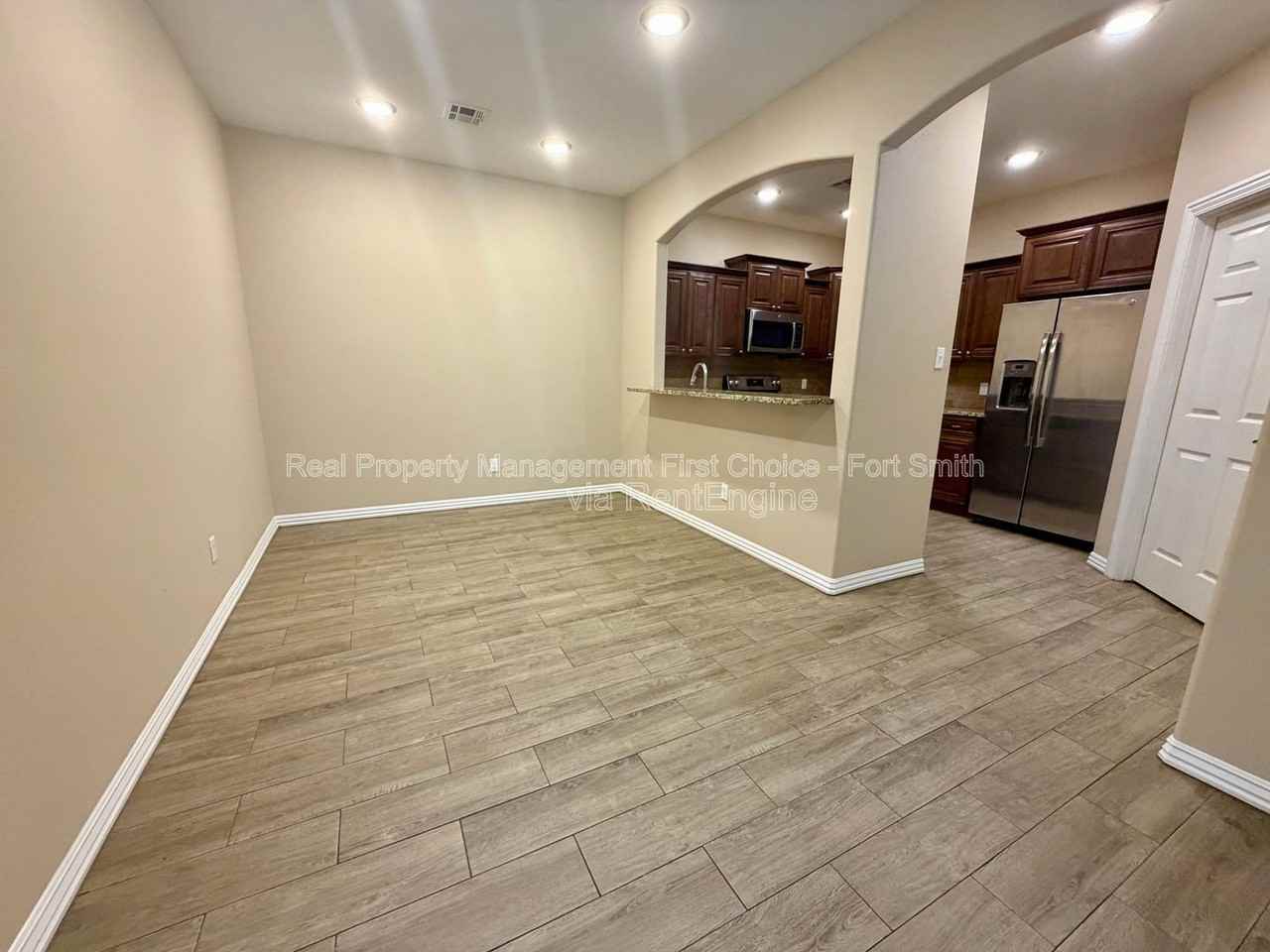 6605 Leightyn Ln - Photo 4 of 20