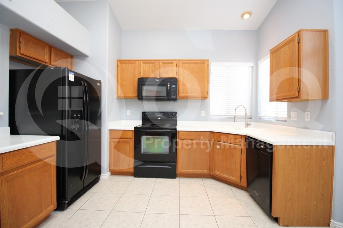815 W Silver Creek Rd - Photo 3 of 21