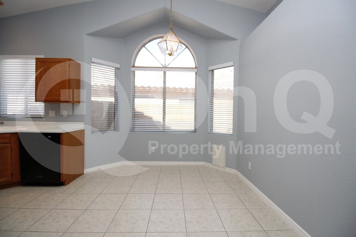 815 W Silver Creek Rd - Photo 5 of 21