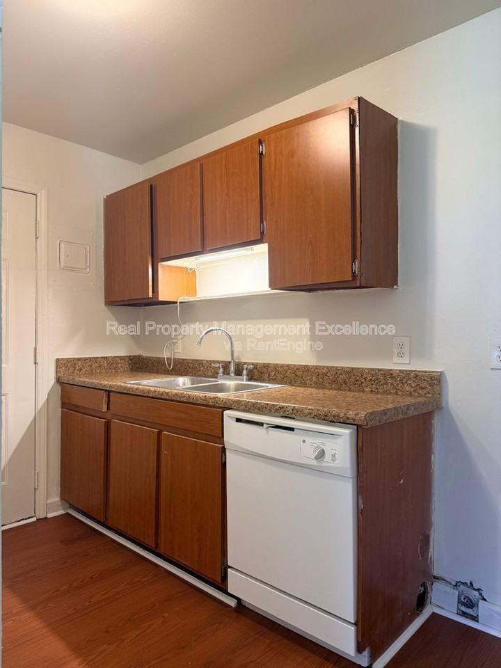 419 Walton St - Photo 6 of 40