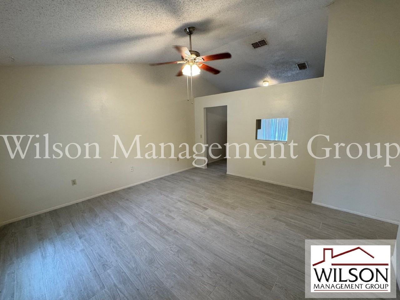 10041 Massey St - Photo 2 of 23
