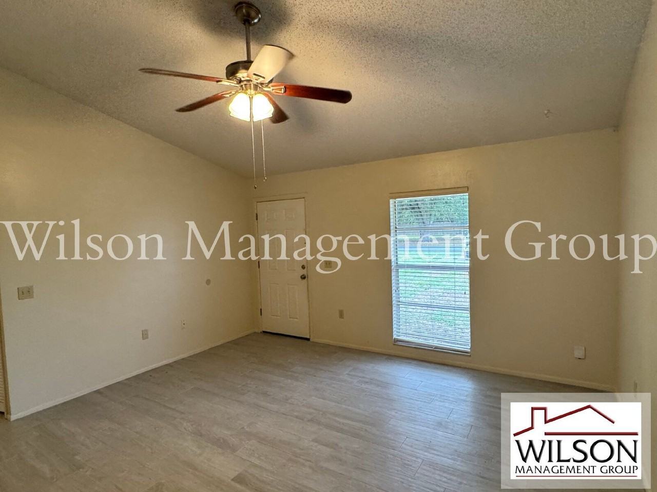 10041 Massey St - Photo 3 of 23