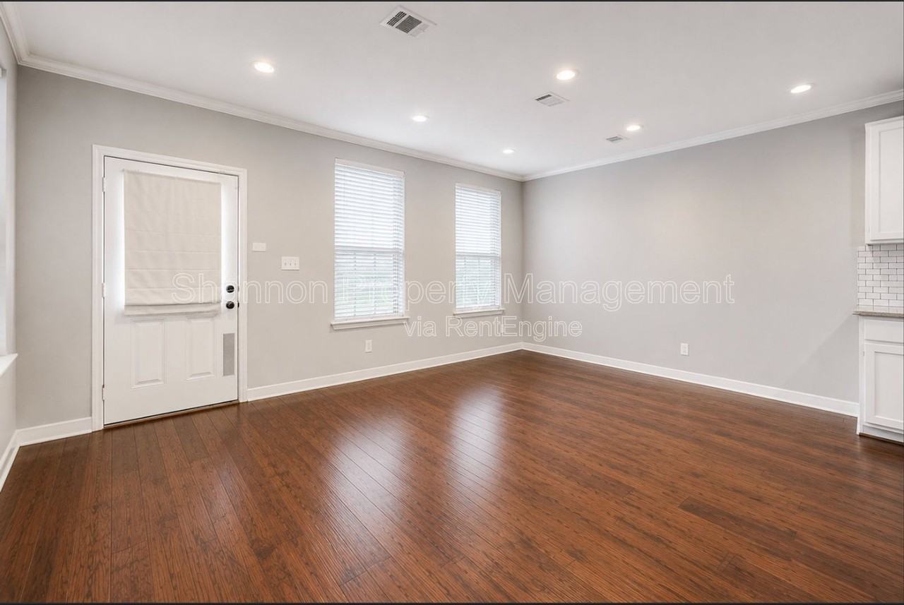 921 Kern St - Photo 5 of 24