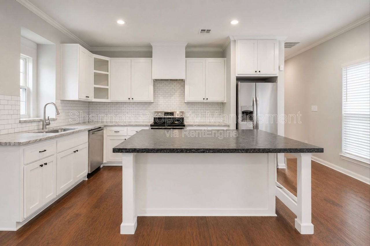 921 Kern St - Photo 6 of 24
