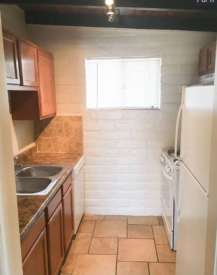3247 E Water St - Photo 2 of 15