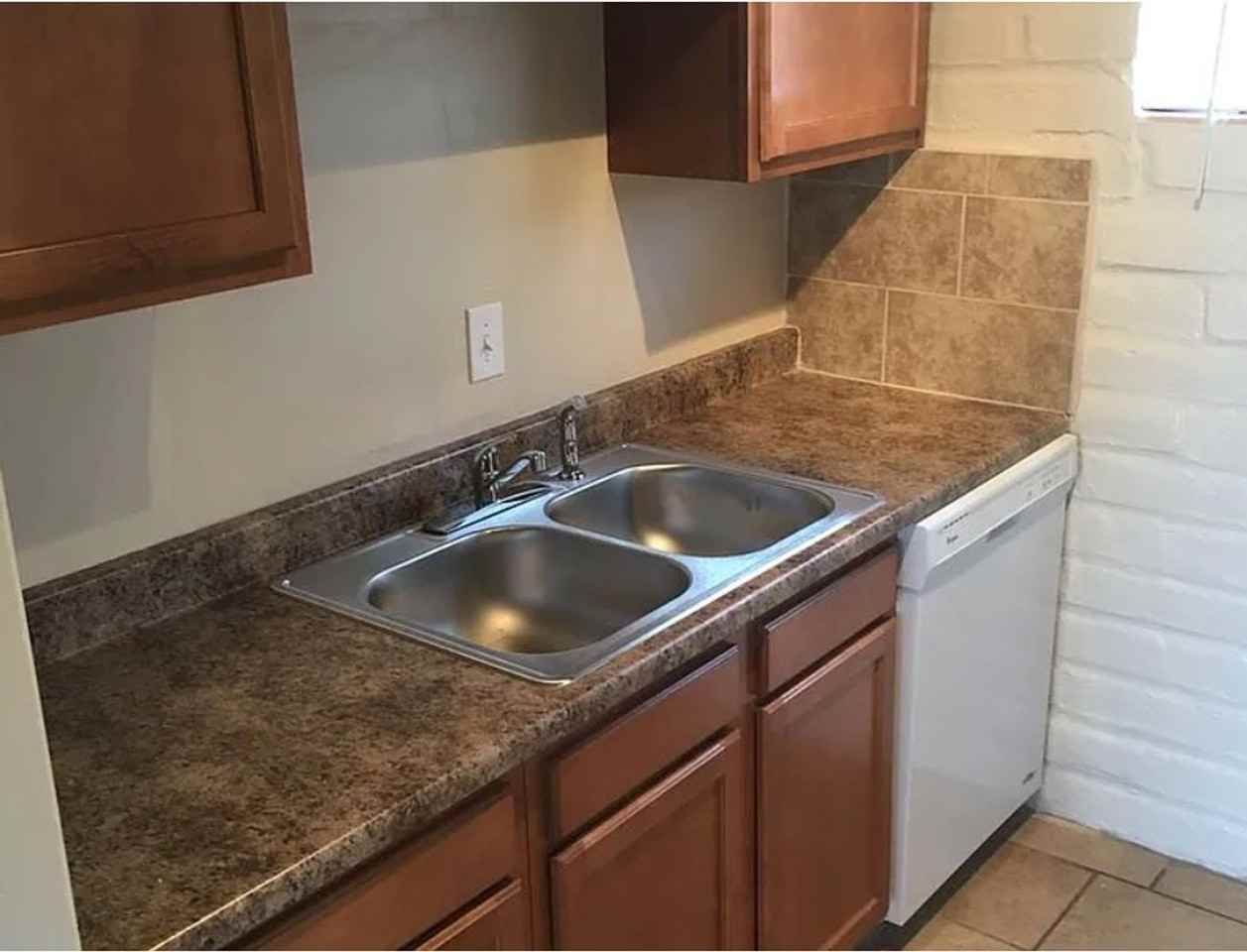 3247 E Water St - Photo 4 of 15