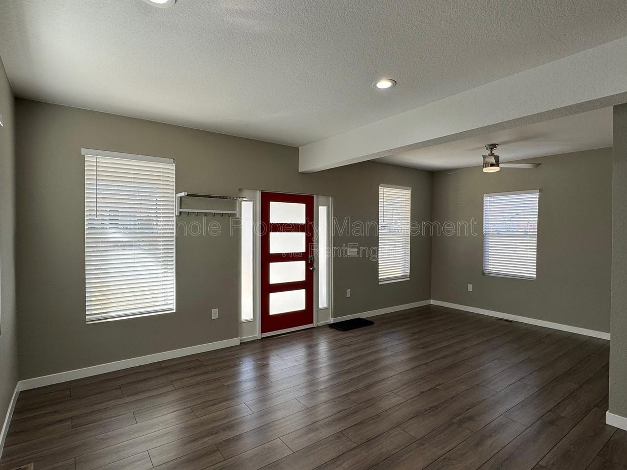 102 S Newton St - Photo 4 of 42
