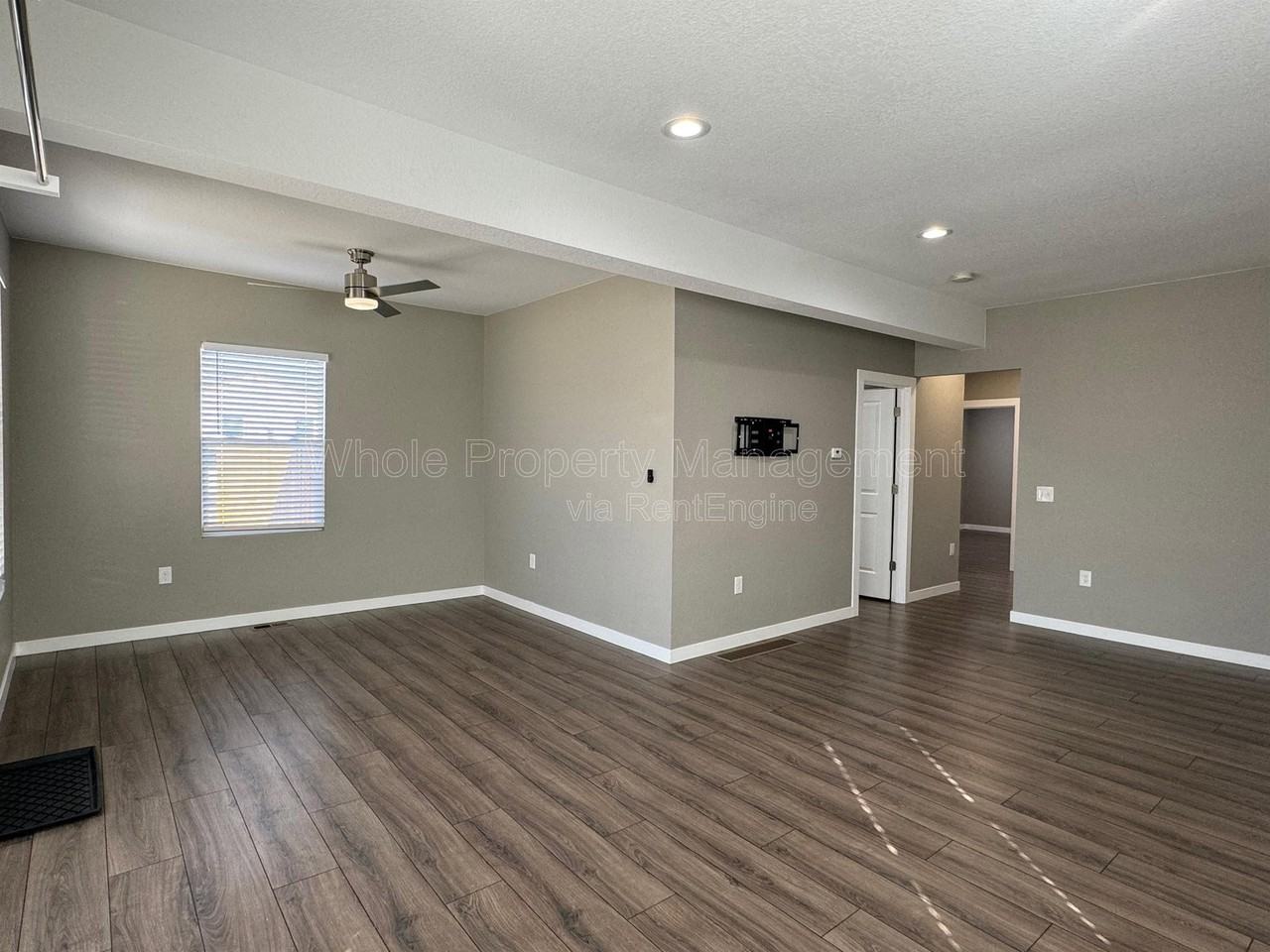 102 S Newton St - Photo 5 of 42