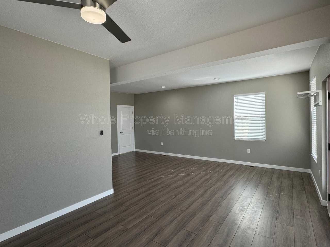 102 S Newton St - Photo 6 of 42