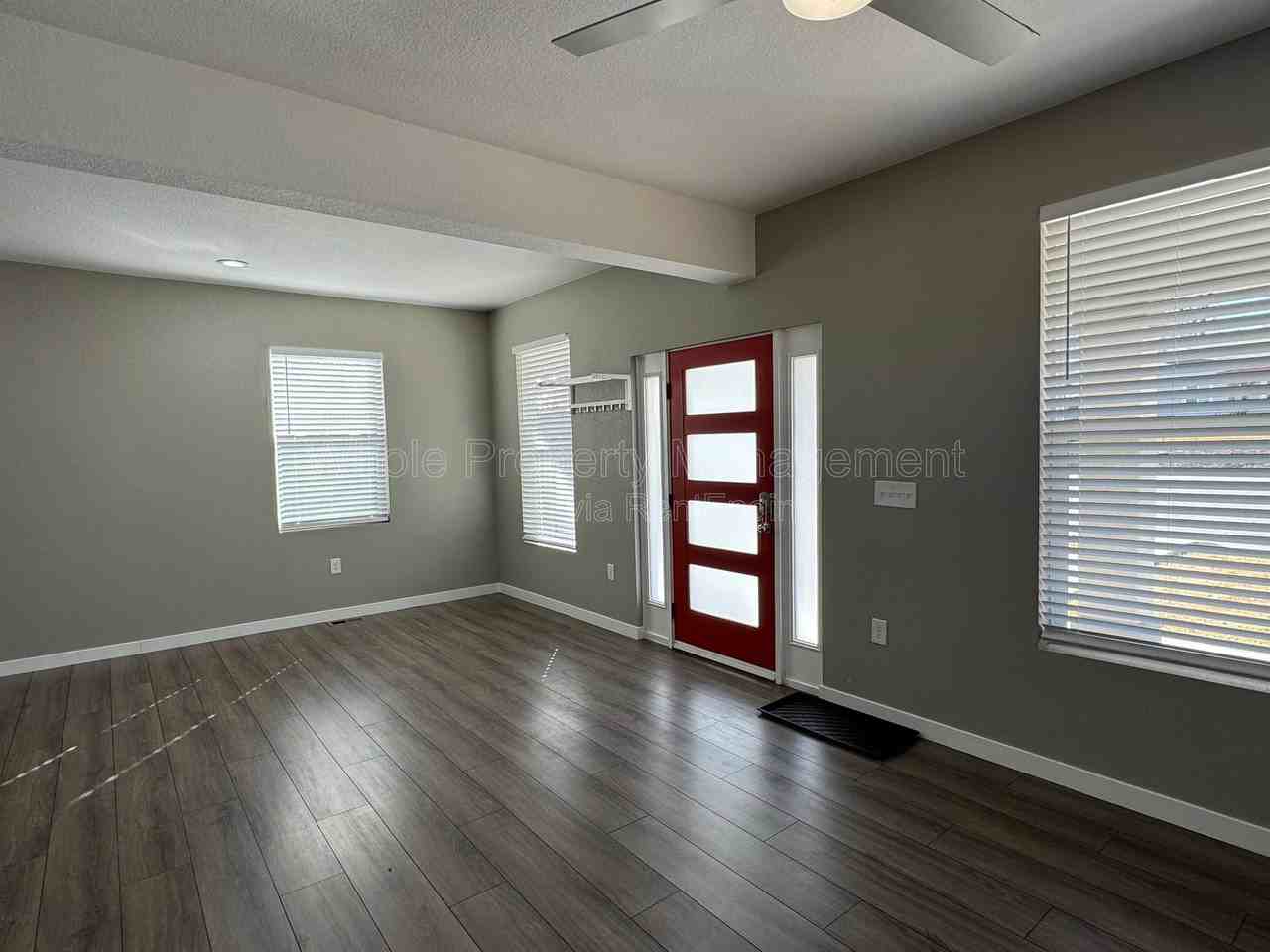 102 S Newton St - Photo 7 of 42