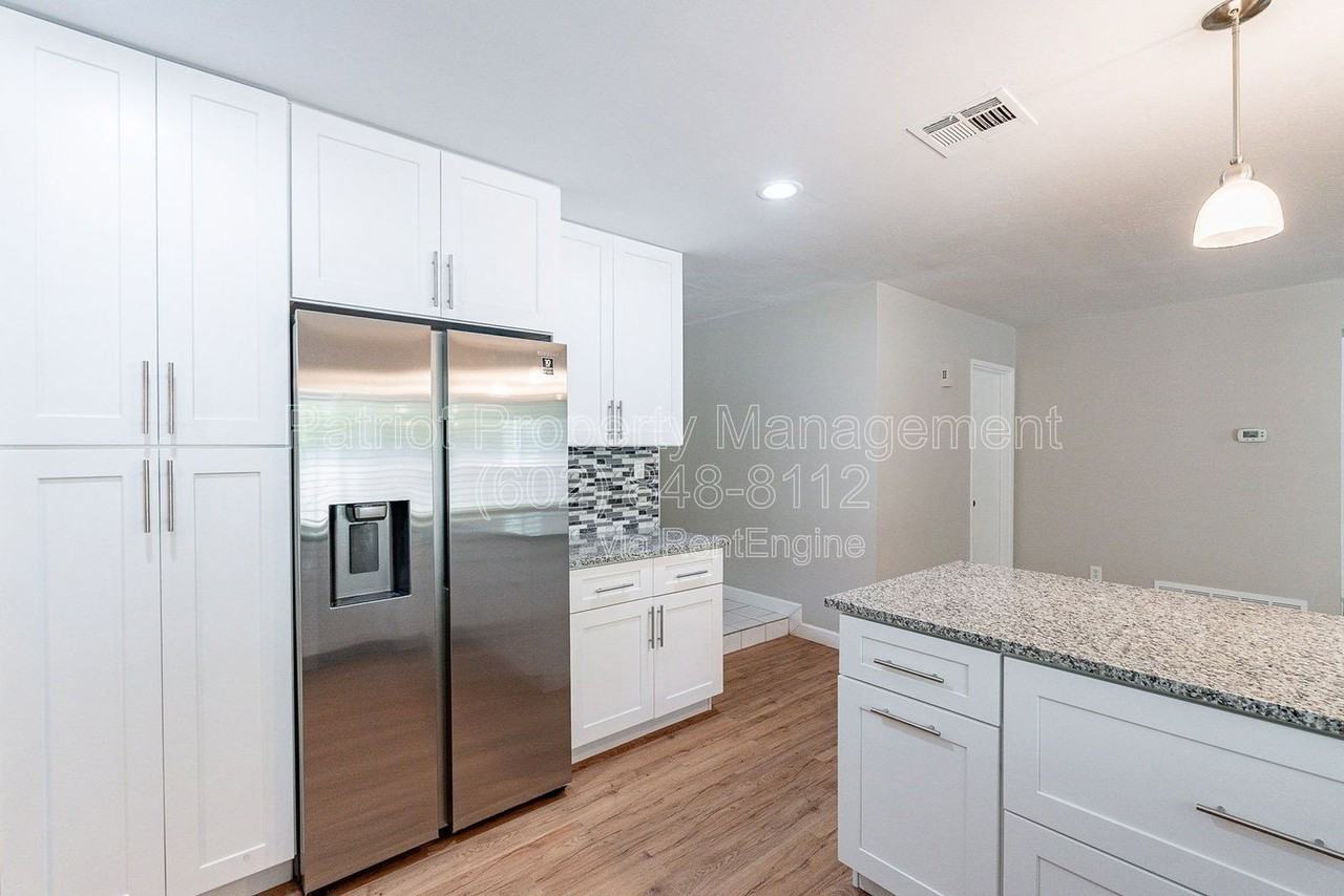 110 W Seldon Ln - Photo 2 of 49