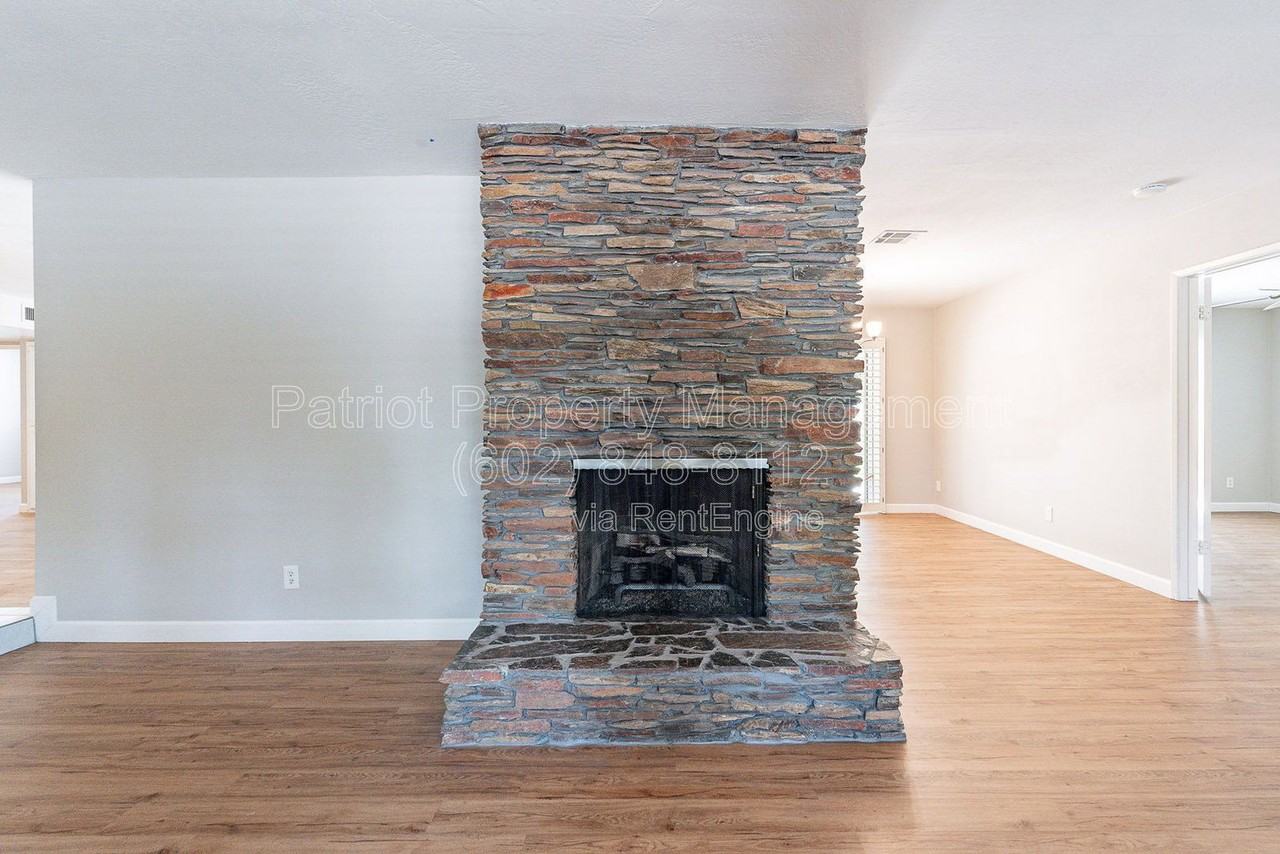 110 W Seldon Ln - Photo 5 of 49