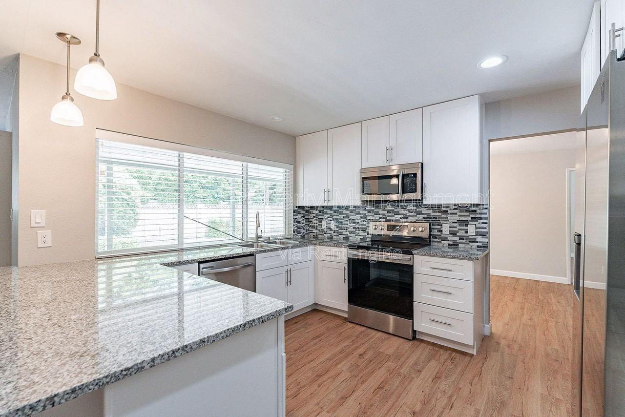 110 W Seldon Ln - Photo 7 of 49