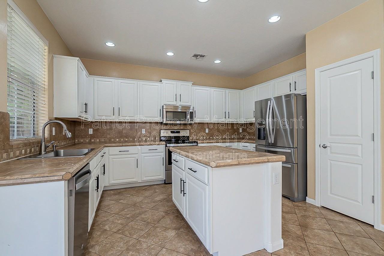 2078 E Flint St - Photo 2 of 50