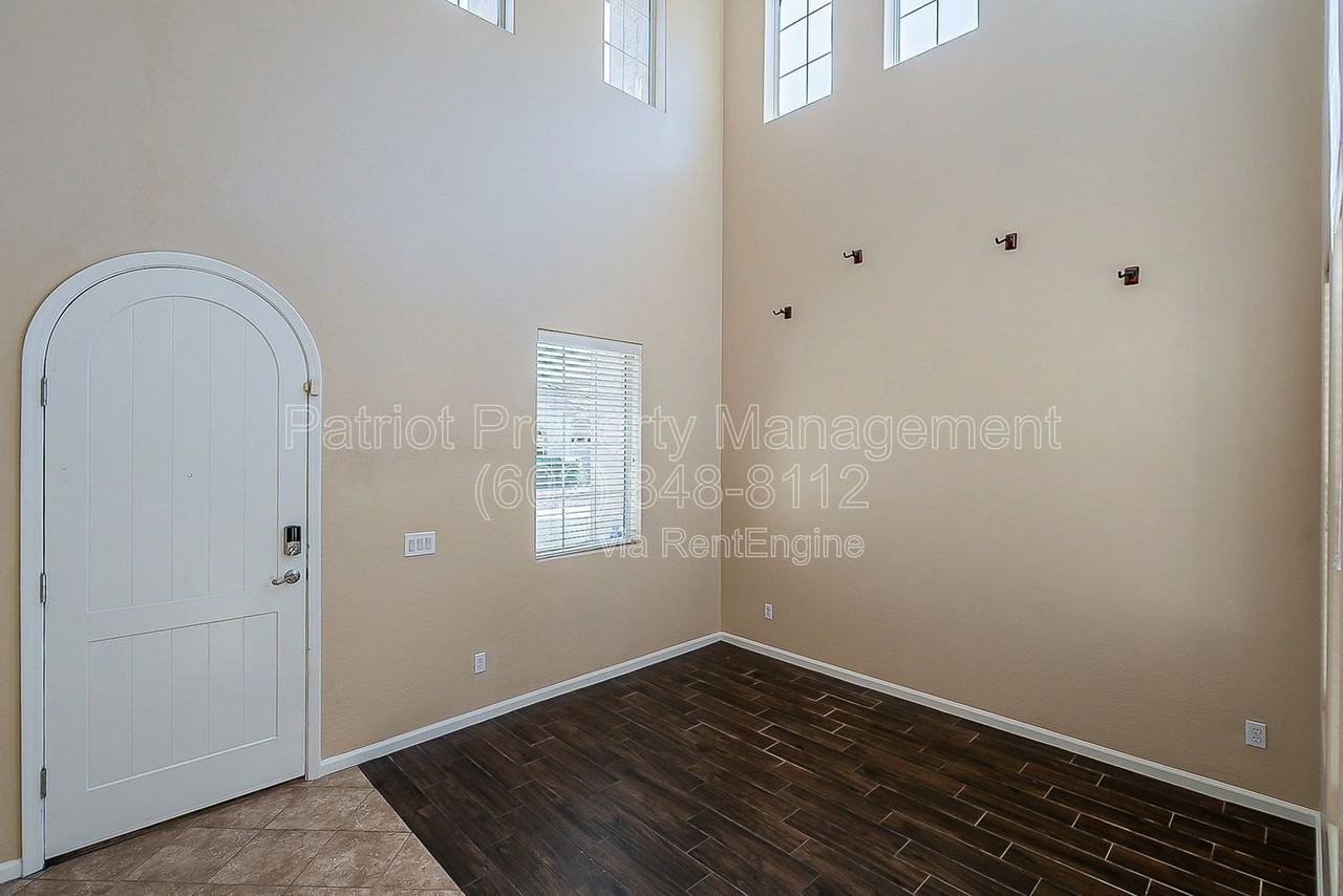 2078 E Flint St - Photo 6 of 50