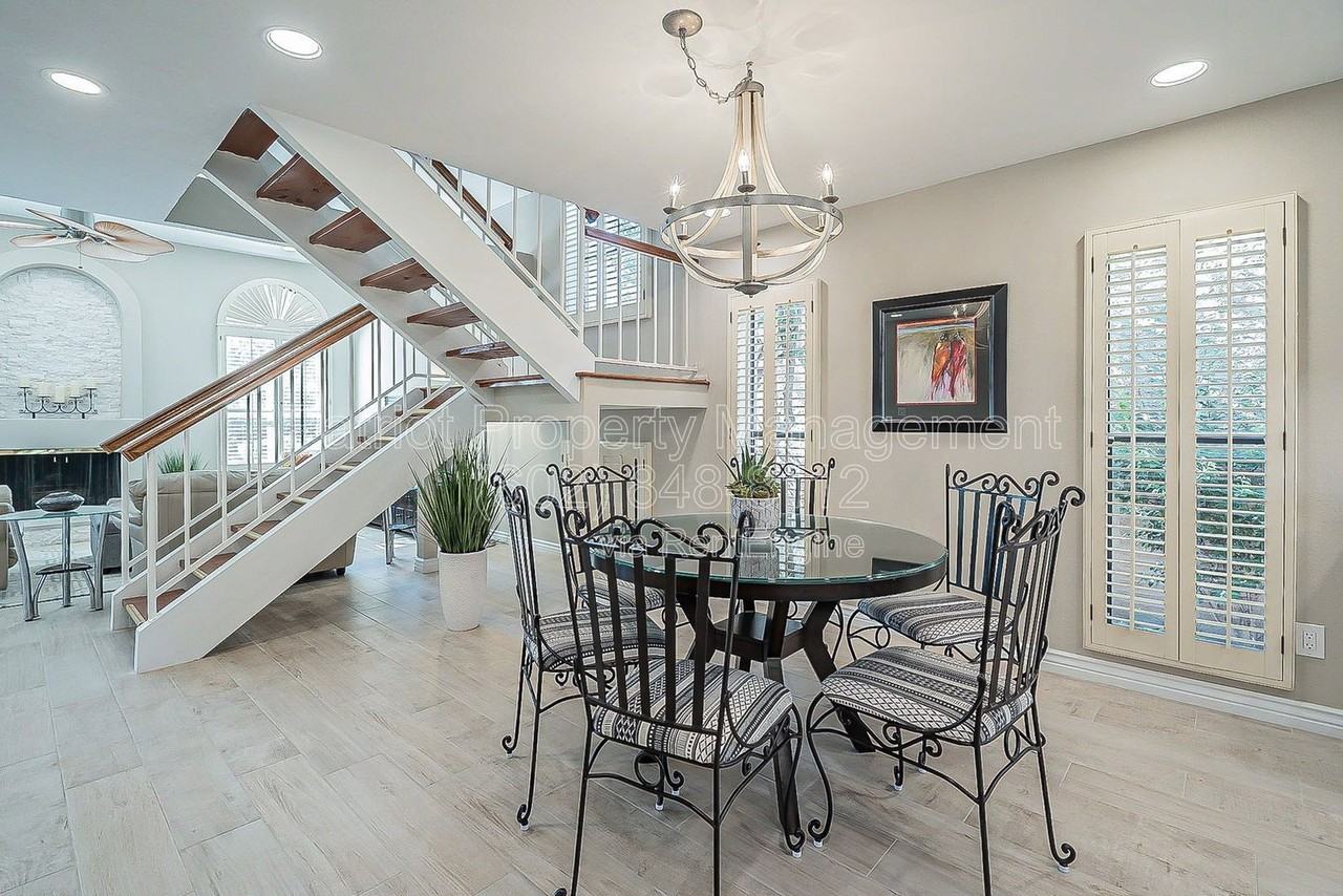 10527 E Fanfol Ln - Photo 3 of 50