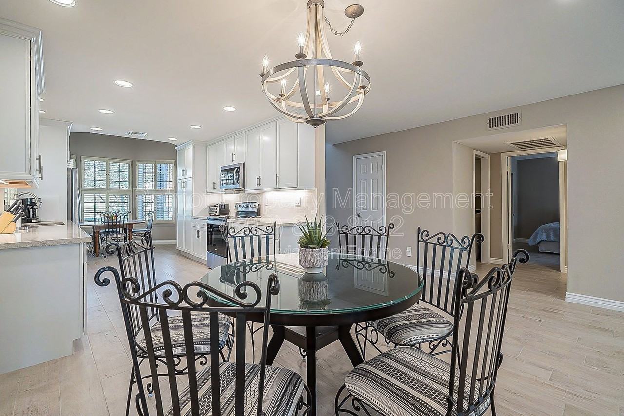 10527 E Fanfol Ln - Photo 4 of 50