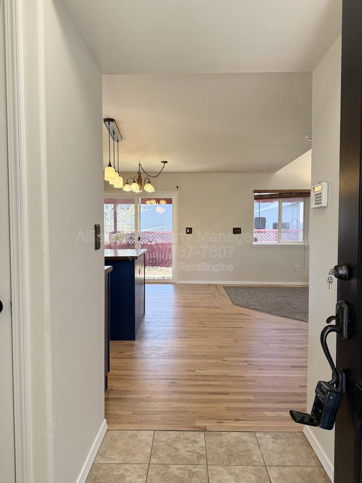6510 Oakwood Blvd - Photo 3 of 43