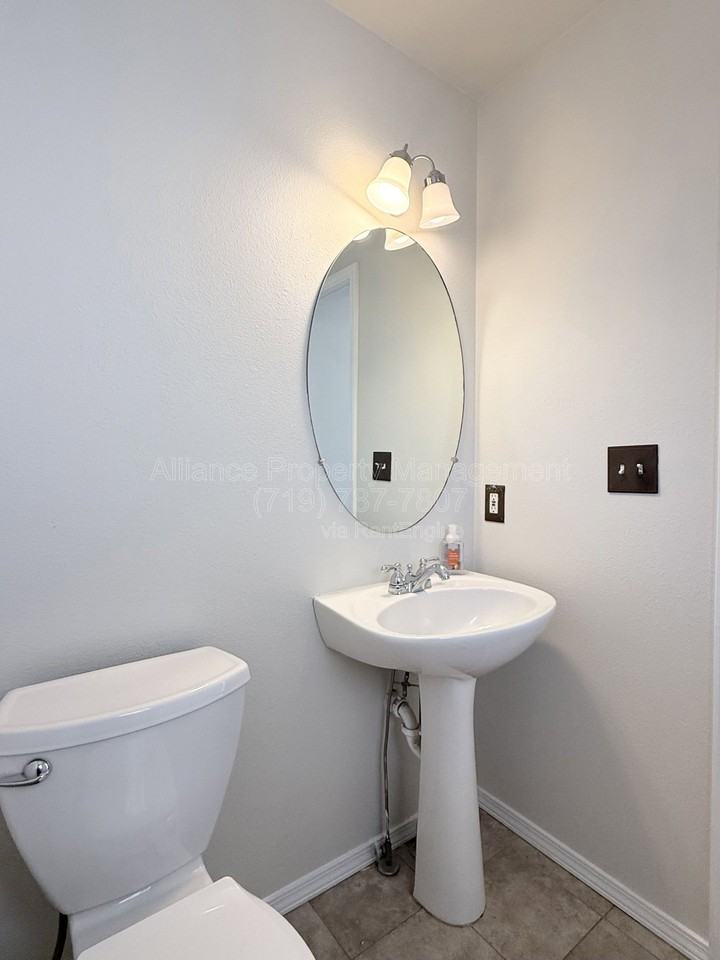 6510 Oakwood Blvd - Photo 6 of 43