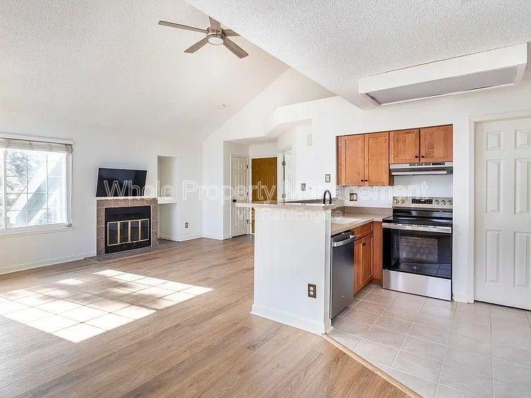886 S Reed Ct #H - Photo 4 of 14
