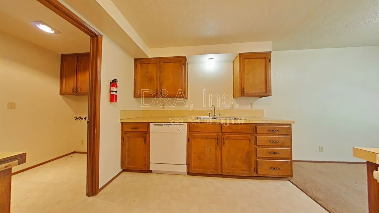 3928 Nw Walnut Pl - Photo 4 of 11