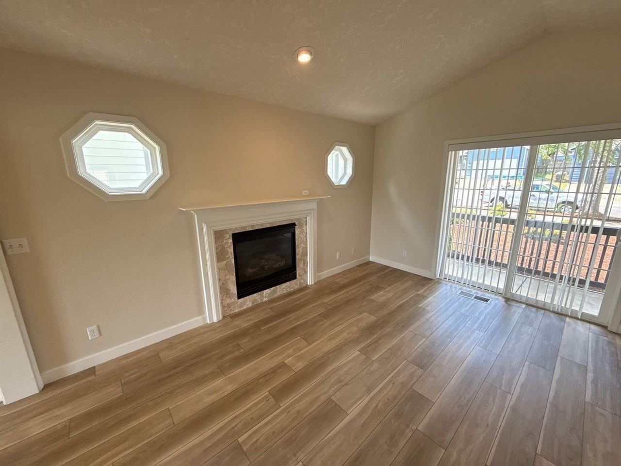 5512 Murray St Se - Photo 4 of 44