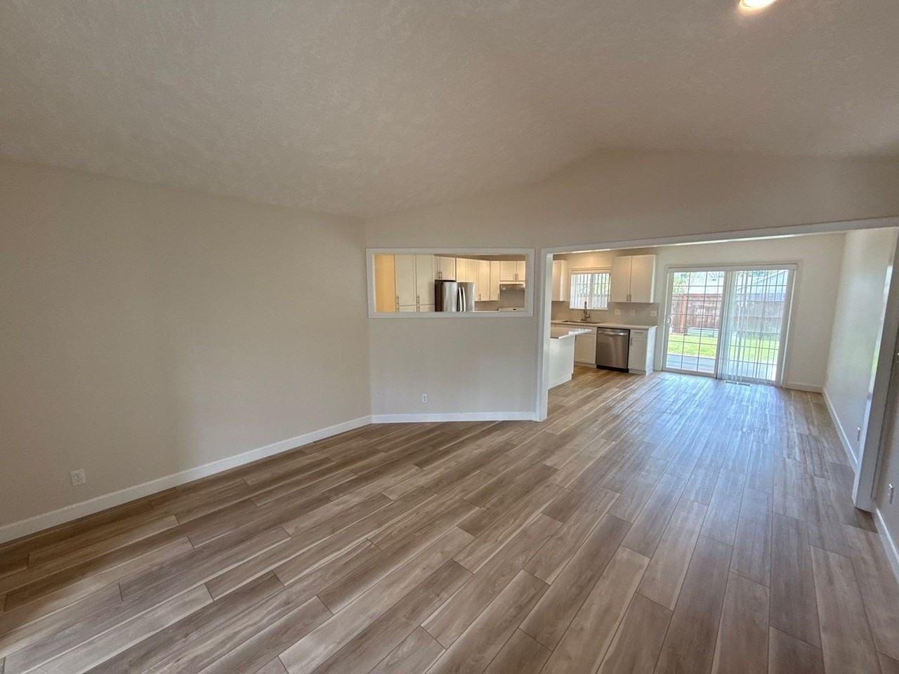 5512 Murray St Se - Photo 6 of 44